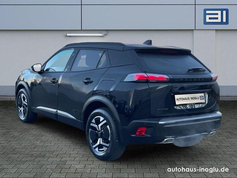 Gebraucht Peugeot 2008 Allure 131 PS (96 kW) 2024 Lackierung schwarz perla nera/ SUV