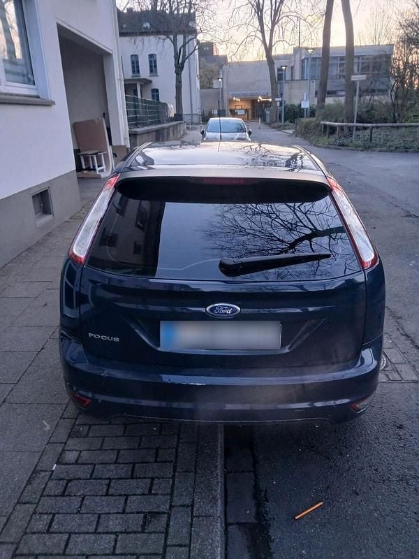 Gebraucht Ford Focus 105 PS (77 kW) 2011 Blau Limousine
