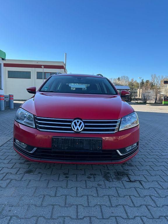 Gebraucht VW Passat Trendline 140 PS (102 kW) 2013 Blau Kombi