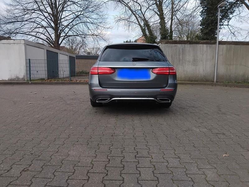 Gebraucht Mercedes E220 194 PS (142 kW) 2019 Grau Kombi