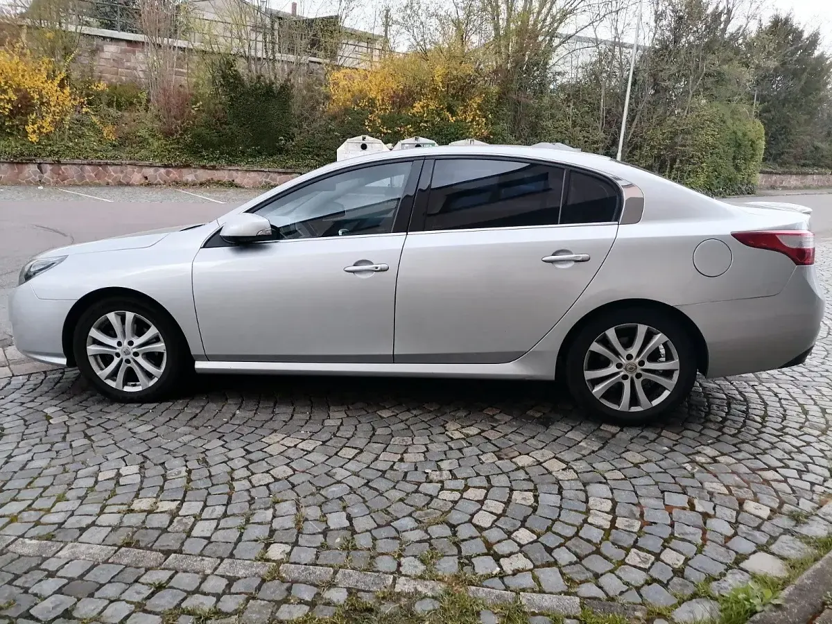 Gebraucht Renault Latitude 150 PS (110 kW) 2011 Silber Limousine
