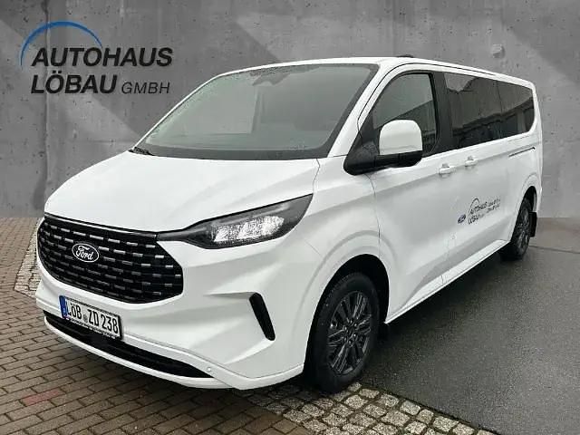 Frostweiss Gebraucht 2024 Ford Tourneo Custom Titanium Van / Kleinbus | 47.900 € - Bild 1/4