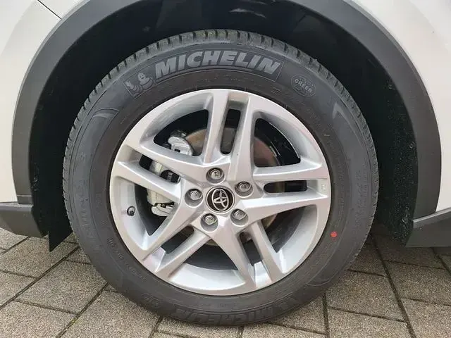 Gebraucht Toyota C-HR Basis 122 PS (89 kW) 2023 Weiß SUV