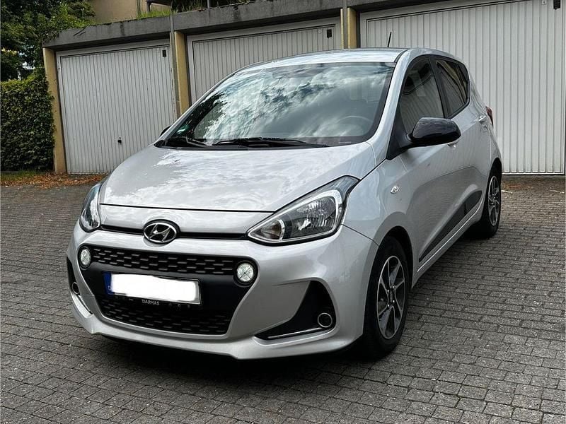 Silber Gebraucht 2018 Hyundai i10 Passion Kleinwagen | 6.800 € (Guter Preis) - Bild 1/4