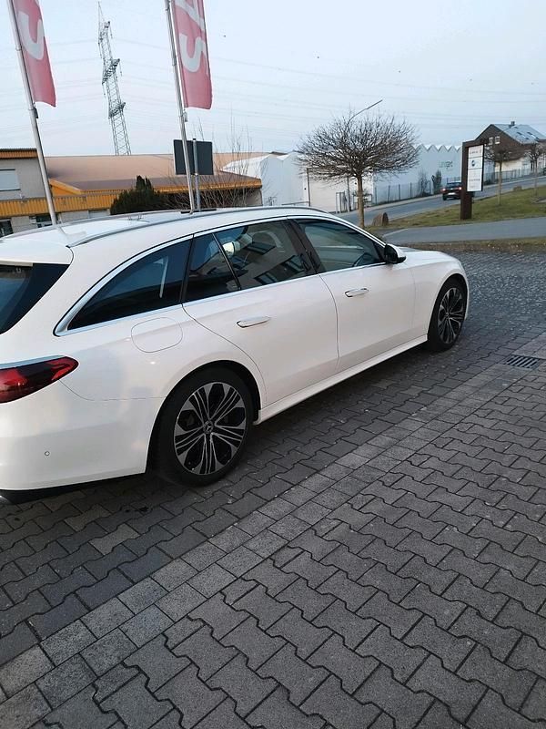 Gebraucht Mercedes E200 Advanced 204 PS (150 kW) 2023 Weiß Kombi