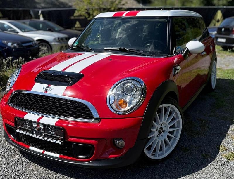 Rot Gebraucht 2011 Mini Cooper S Clubman Kombi | 7.999 € (Etwas zu teuer) - Bild 1/4