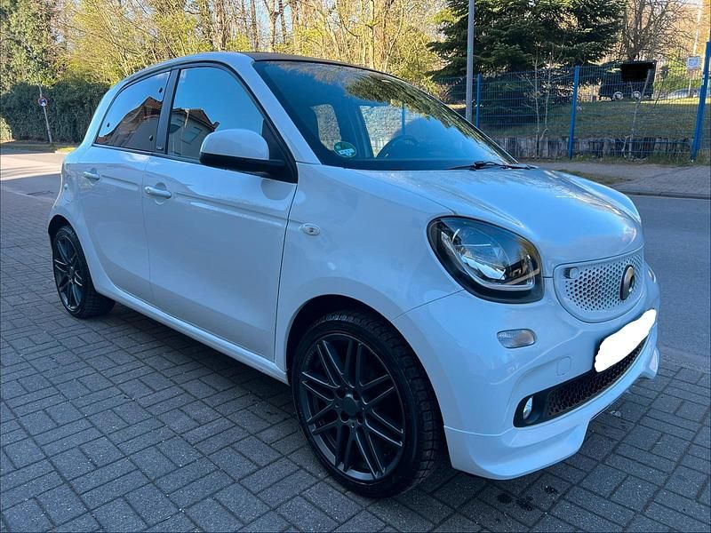 Używany Smart ForFour Brabus 90 KM (66 kW) 2018 Biały Hatchback