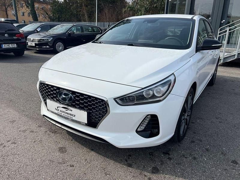 Gebraucht Hyundai i30 140 PS (102 kW) 2017 Weiß Limousine