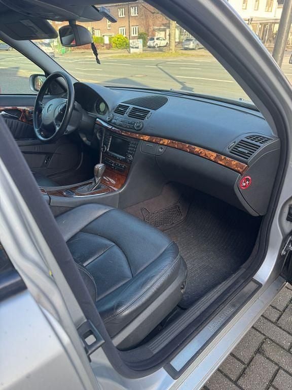 Second-hand Mercedes E320 224 CP (164 kW) 2004 Argintiu Berlinǎ