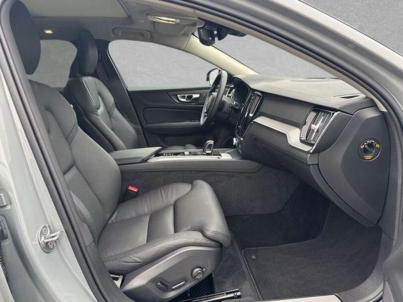 Gebraucht Volvo V60 Plus 197 PS (144 kW) 2025 Grau Kombi