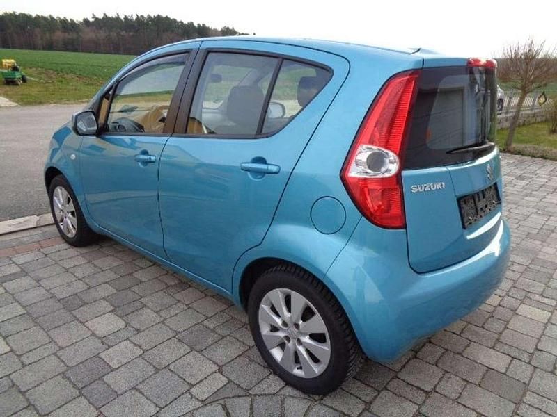 Gebraucht Suzuki Splash Comfort 86 PS (63 kW) 2009 Blau Kleinwagen