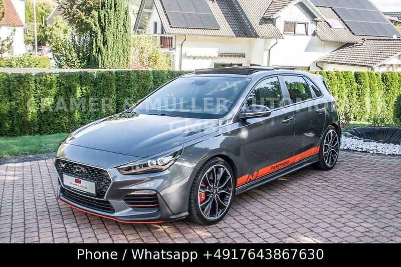 Grau Gebraucht 2018 Hyundai i30 Limousine | 19.999 € (Fairer Preis) - Bild 1/4