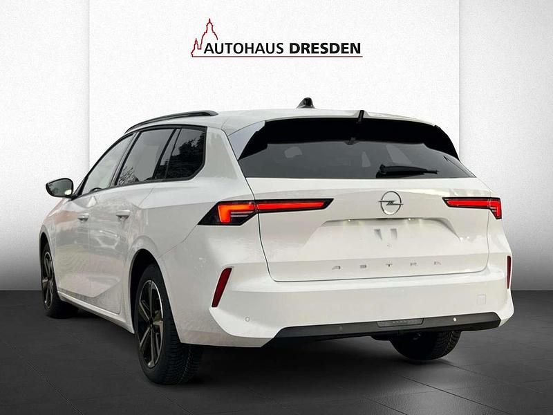 Neu Opel Astra Edition 131 PS (96 kW) 2025 Weiss Kombi