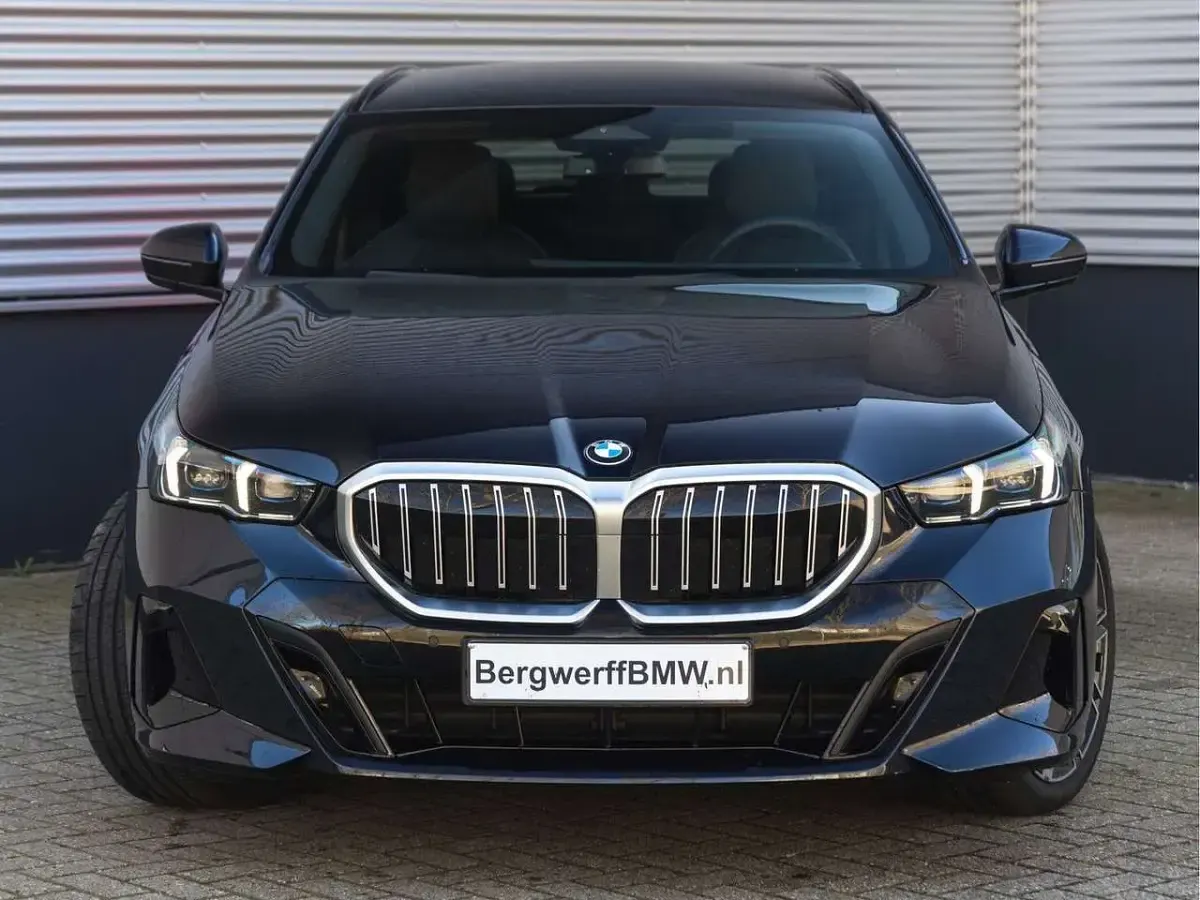 Gebraucht BMW 540 M Sport 303 PS (222 kW) 2024 Schwarz Kombi