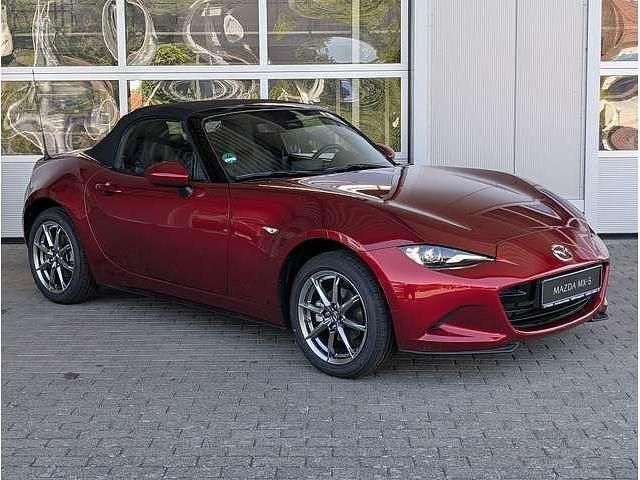 Neu Mazda MX5 Exclusive-Line 132 PS (97 kW) 2025 Soul red crystal m Cabrio