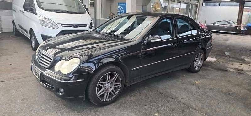 Schwarz Gebraucht 2006 Mercedes C180 Avantgarde Limousine | 6.490 € (Teuer) - Bild 1/4