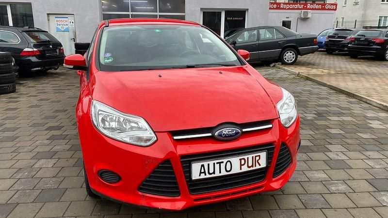 Gebraucht Ford Focus 85 PS (62 kW) 2014 Rot Kombi