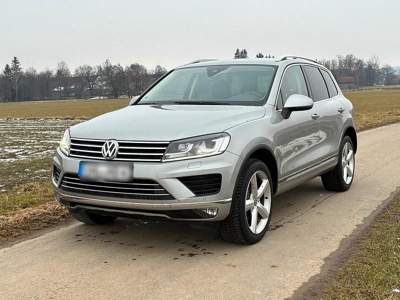 Grau Gebraucht 2015 VW Touareg SUV | 14.950 € (Superpreis) - Bild 1/4
