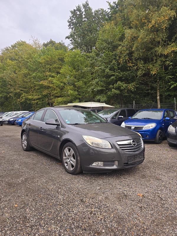 Grau Gebraucht 2010 Opel Insignia Edition Limousine | 4.999 € (Guter Preis) - Bild 1/4