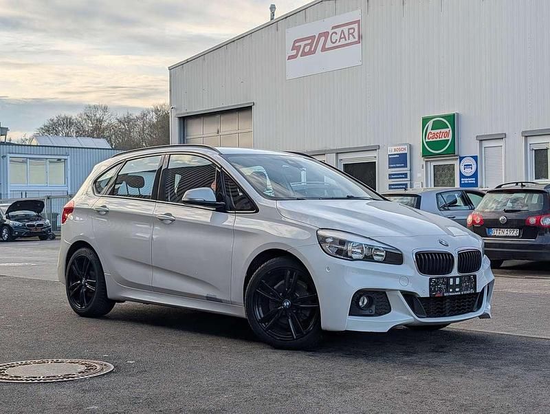Alpinweiss 3 Gebraucht 2017 BMW 214 Active Tourer M Sport Van / Kleinbus | 12.200 € - Bild 1/4