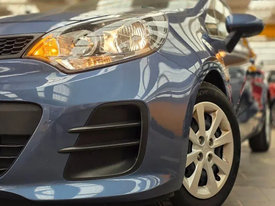 Gebraucht Kia Rio 84 PS (61 kW) 2017 Blau Limousine