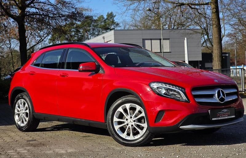 Gebraucht Mercedes GLA200 136 PS (100 kW) 2014 Rot SUV