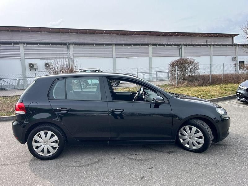 Gebraucht VW Golf VI 90 PS (66 kW) 2011 Schwarz Kleinwagen