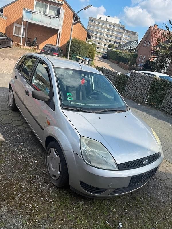 Gebraucht Ford Fiesta 60 PS (44 kW) 2005 Silber Kleinwagen