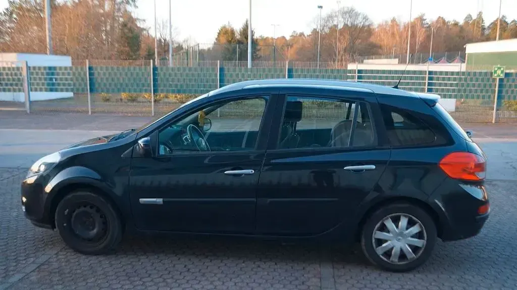 Gebraucht Renault Clio III 103 PS (75 kW) 2011 Schwarz Limousine