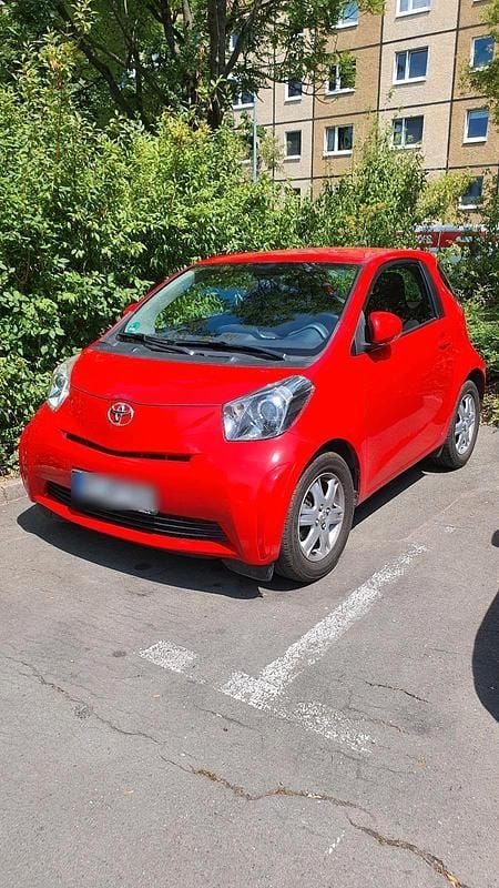 Rot Gebraucht 2009 Toyota iQ Kleinwagen | 2.600 € (Superpreis) - Bild 1/4