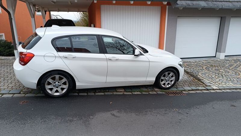 Weiß Gebraucht 2013 BMW 114 Kleinwagen | 6.500 € (Guter Preis) - Bild 1/4