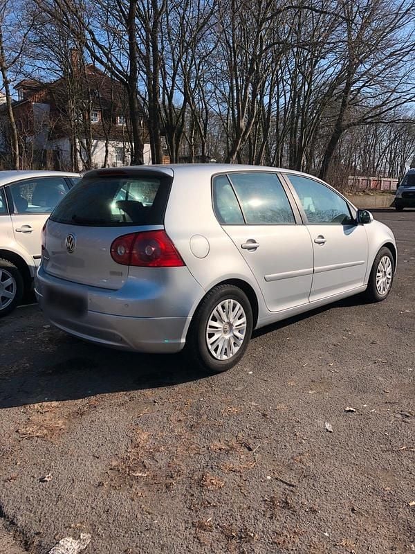 Second-hand VW Golf V 105 CP (77 kW) 2007 Argintiu Berlinǎ