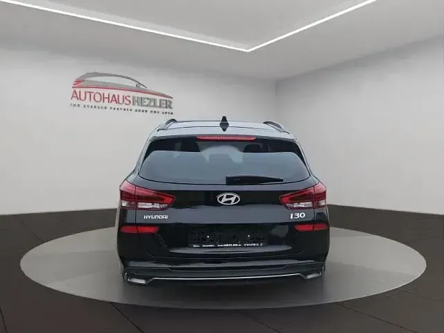 Gebraucht Hyundai i30 Advanced 101 PS (74 kW) 2024 Schwarz Limousine