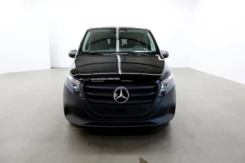 Gebraucht Mercedes Vito 163 PS (119 kW) 2025 Obsidianschwarz Van