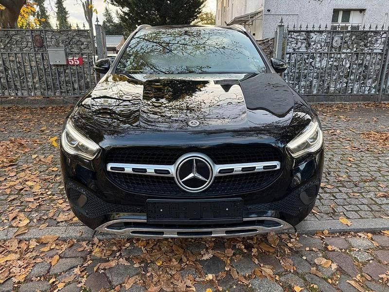 Schwarz Gebraucht 2022 Mercedes 200 SUV | 21.999 € - Bild 1/4