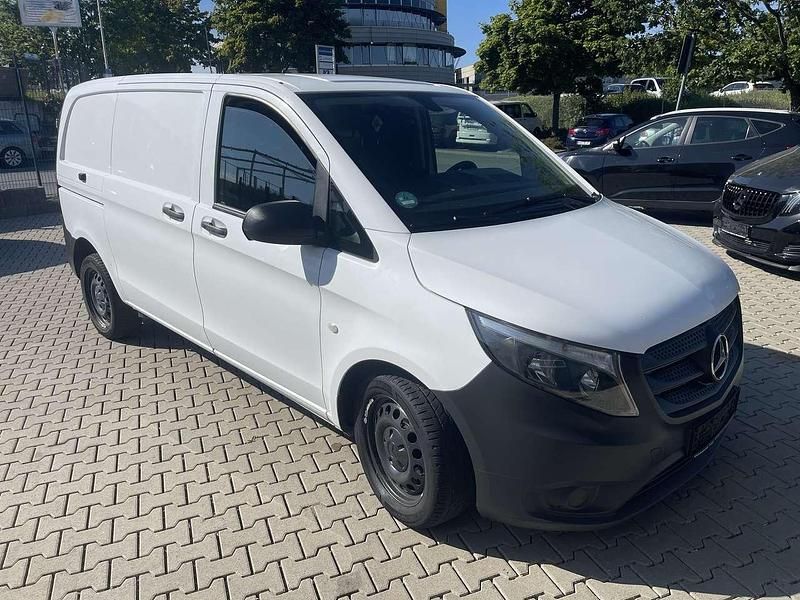 Weiß Gebraucht 2018 Mercedes Vito Van / Kleinbus | 17.500 € (Superpreis) - Bild 1/4