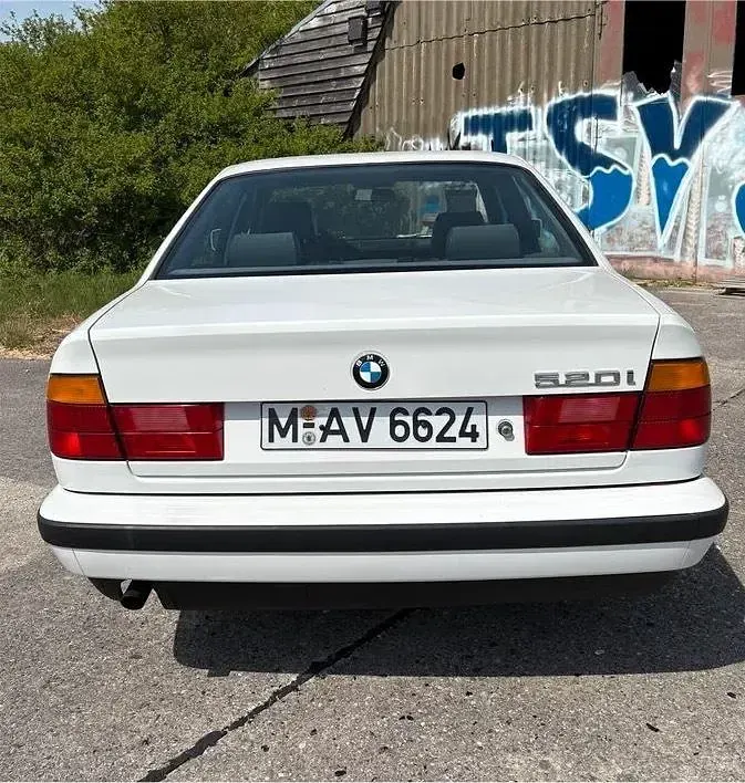 Gebraucht BMW 520 129 PS (94 kW) 1988 Weiß Limousine