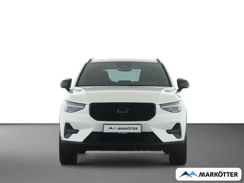 Neu Volvo XC40 Plus 163 PS (119 kW) 2025 Weiß SUV