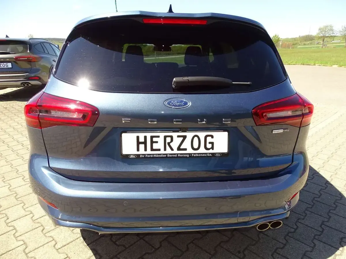 Gebraucht Ford Focus ST-Line 155 PS (114 kW) 2023 Chromablau metallic Kombi