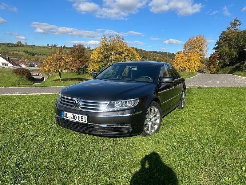 Braun Gebraucht 2013 VW Phaeton Limousine | 10.888 € (Fairer Preis) - Bild 1/4