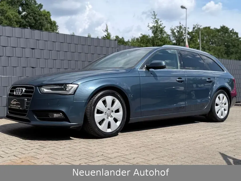 Gebraucht Audi A4 Attraction 190 PS (139 kW) 2015 Blau Limousine