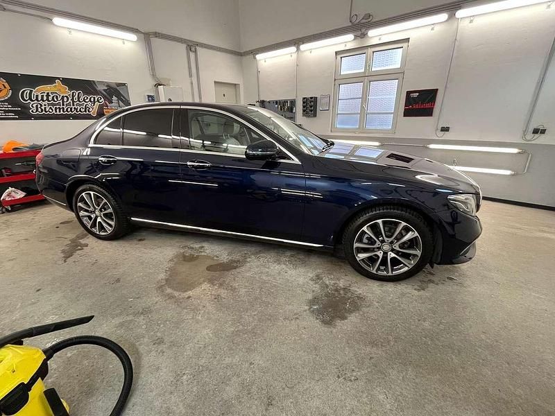 Gebraucht Mercedes E220 Exclusive 194 PS (142 kW) 2016 Blau Limousine