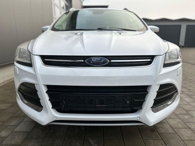 Gebraucht Ford Kuga Titanium 179 PS (131 kW) 2016 Weiß SUV