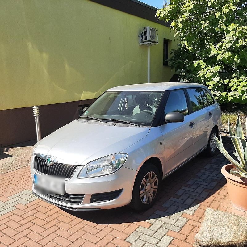 Silber Gebraucht 2012 Skoda Fabia Kombi | 1.995 € (Superpreis) - Bild 1/2