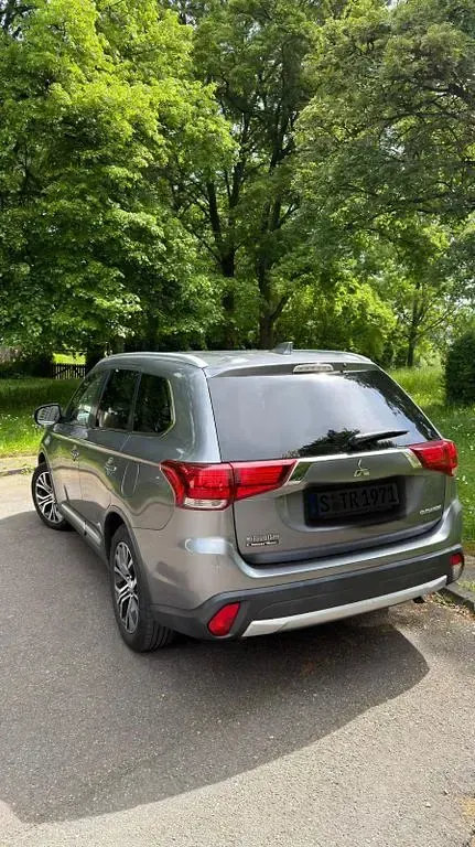 Gebraucht Mitsubishi Outlander Edition 150 PS (110 kW) 2018 Grau SUV