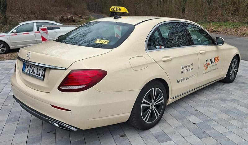 Gebraucht Mercedes E200 150 PS (110 kW) 2019 Gelb Limousine
