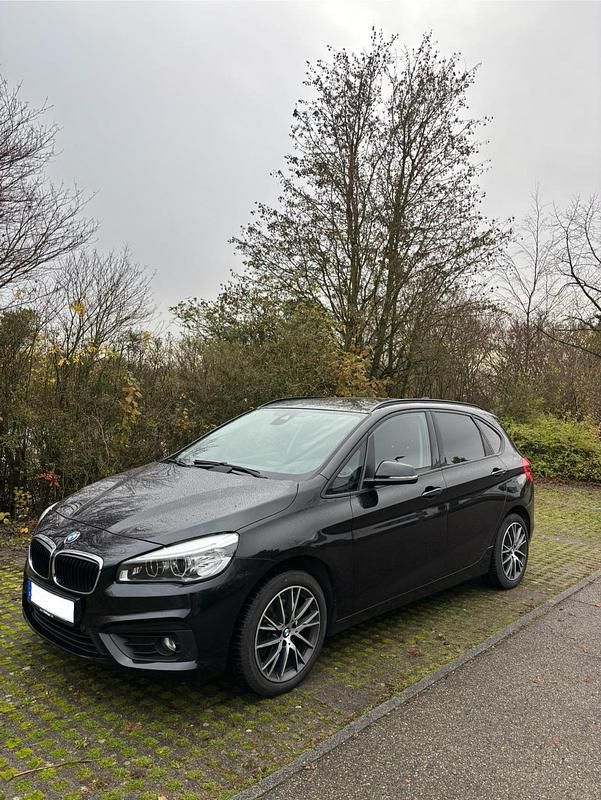 Schwarz Gebraucht 2016 BMW 220 Van / Kleinbus | 13.100 € (Fairer Preis) - Bild 1/4