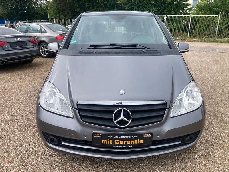Grau Gebraucht 2010 Mercedes A160 Limousine | 6.999 € (Fairer Preis) - Bild 1/4