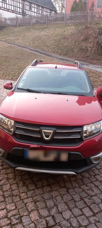 Gebraucht Dacia Sandero 90 PS (66 kW) 2016 Rot Kleinwagen