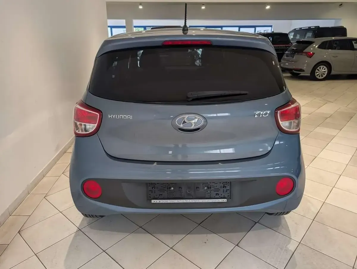 Gebraucht Hyundai i10 87 PS (63 kW) 2017 Blau Kleinwagen